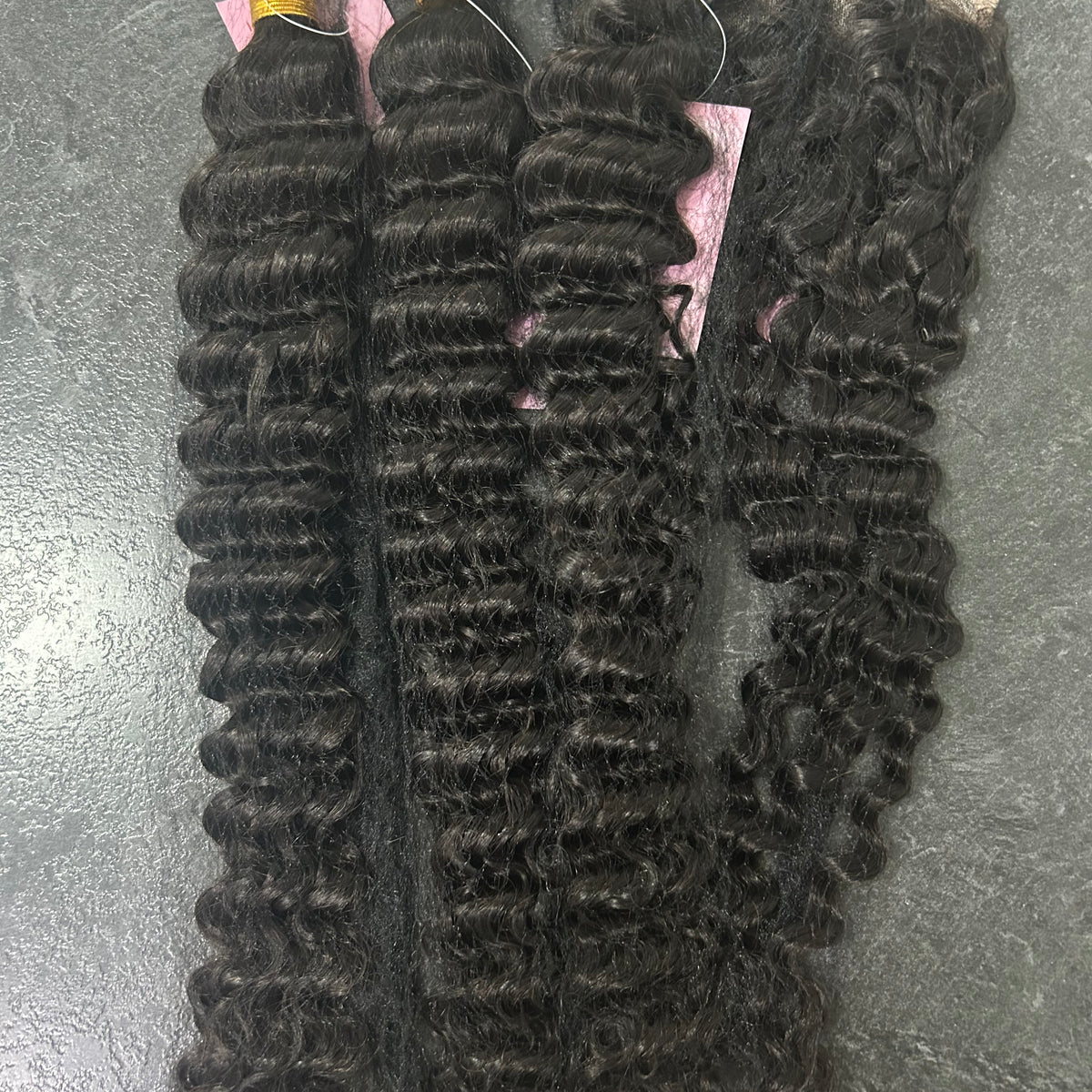 Bundles Deep Wave Naturels avec Closure 4X4 – Texture Ondulée Premium
