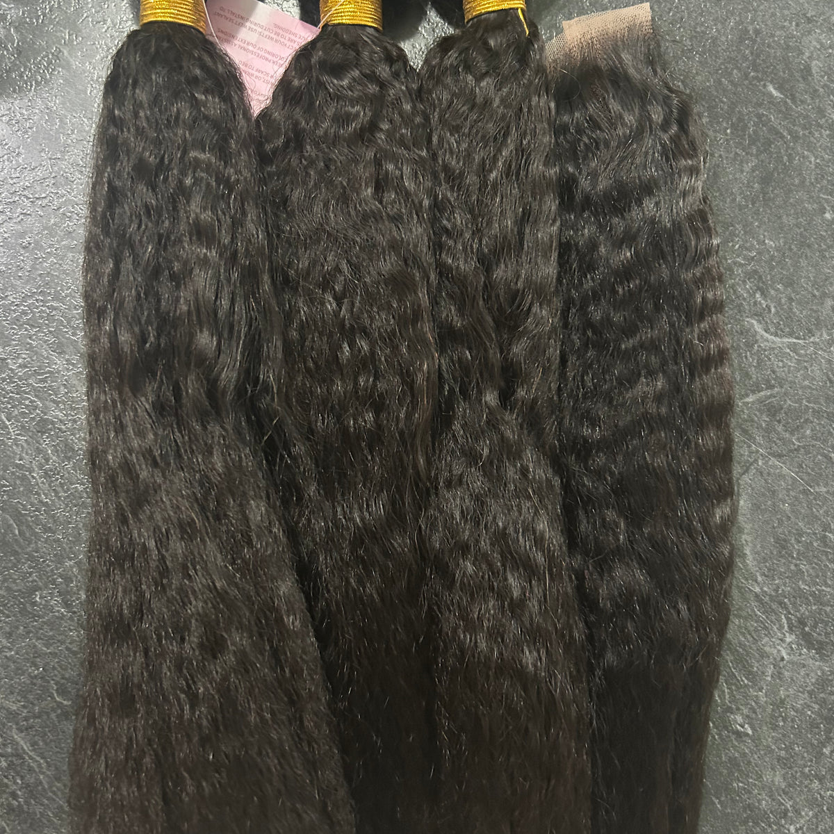 Bundles Kinky Straight Naturels avec Closure 4X4 – Effet Cheveux Naturels Texturés